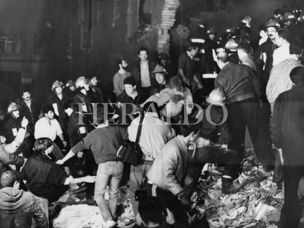 Foto del atentado contra la casa cuartel de Zaragoza el 11 de diciembre de 1987