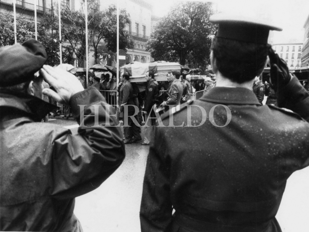 Foto del atentado contra la casa cuartel de Zaragoza el 11 de diciembre de 1987