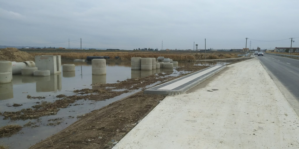 Aspecto de la carretera de Pastriz este lunes. Esta vía se terminó hace una semana.