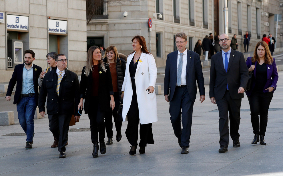 Imágenes del tercer pleno de investidura de Pedro Sánchez, que se somete a una segunda votación este martes para alcanzar la presidencia del Gobierno de España.