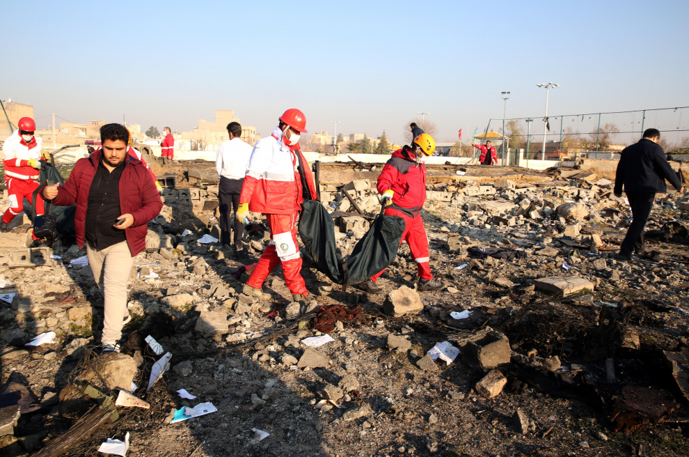 Restos del avión estrellado en Irán