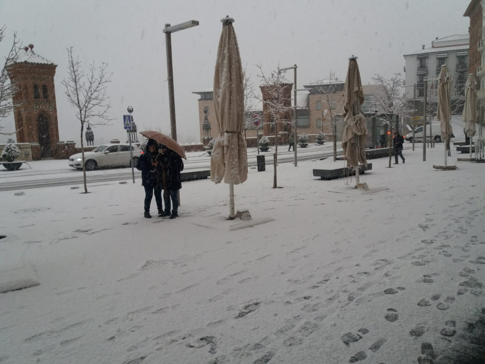Paseo del Óvalo. La nieve empieza a cuajar en Teruel.