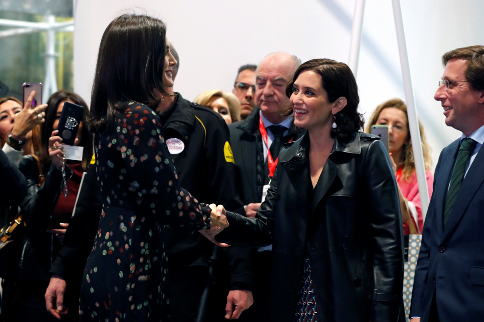 La primera feria de turismo de España y una de las principales a nivel internacional cumple 40 años, y tiene como país invitado a Corea del Sur. La reina Letizia ha inaugurado este miércoles una nueva edición del encuentro.