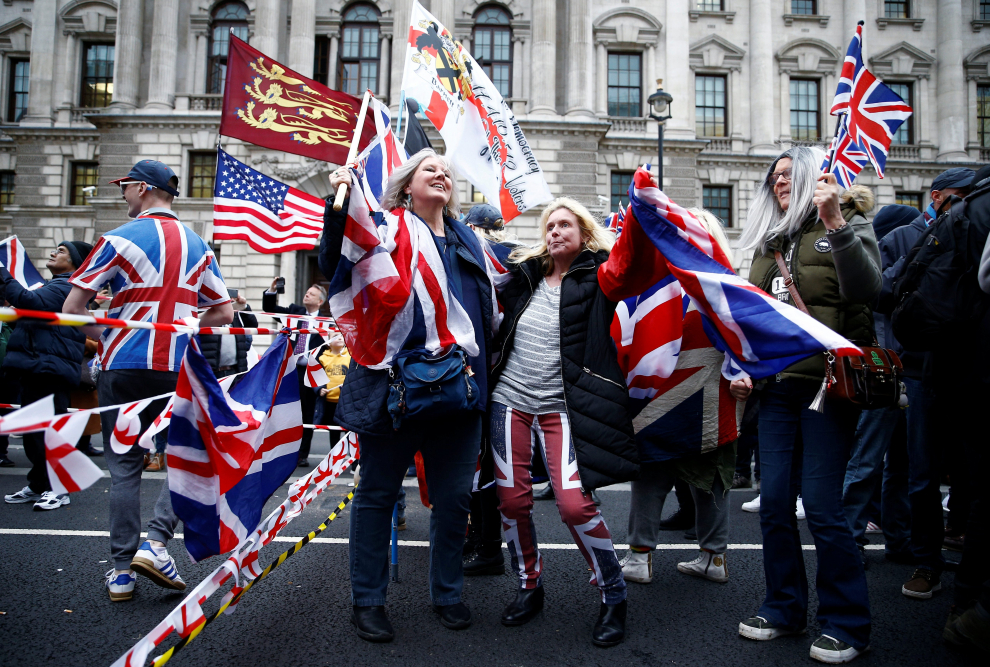 People celebrate Britain leaving the EU on Brexit day at Parliament Square in London, Britain January 31, 2020. REUTERS/Henry Nicholls [[[REUTERS VOCENTO]]] BRITAIN-EU/