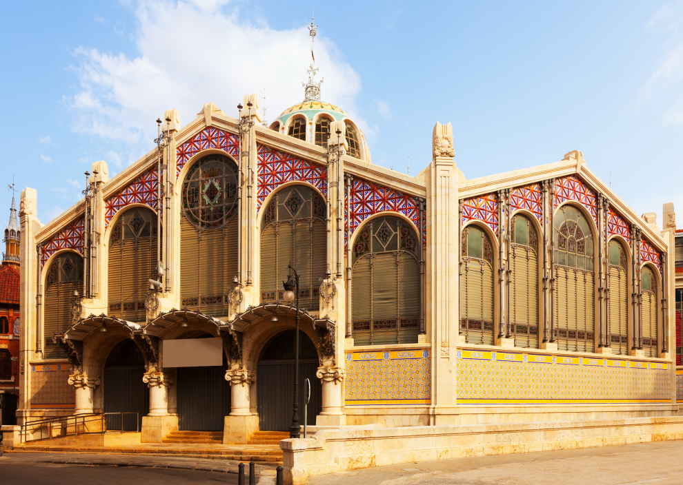 Imagen de la fachada y los exteriores del Mercado Central de la ciudad de Valencia.