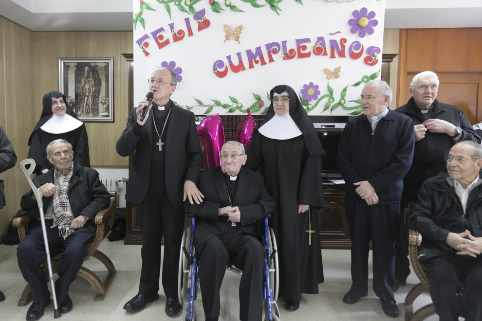 Fiesta por el 104 cumpleaños de Damián Iguacén.