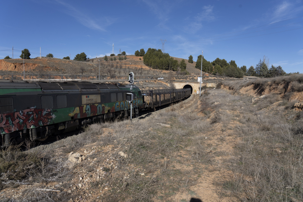 El servicio ya está restablecido, pero ha provocado el transbordo de los viajeros entre Teruel y Navarrete y retrasos de hasta dos horas en cuatro líneas Miraflores-Valencia