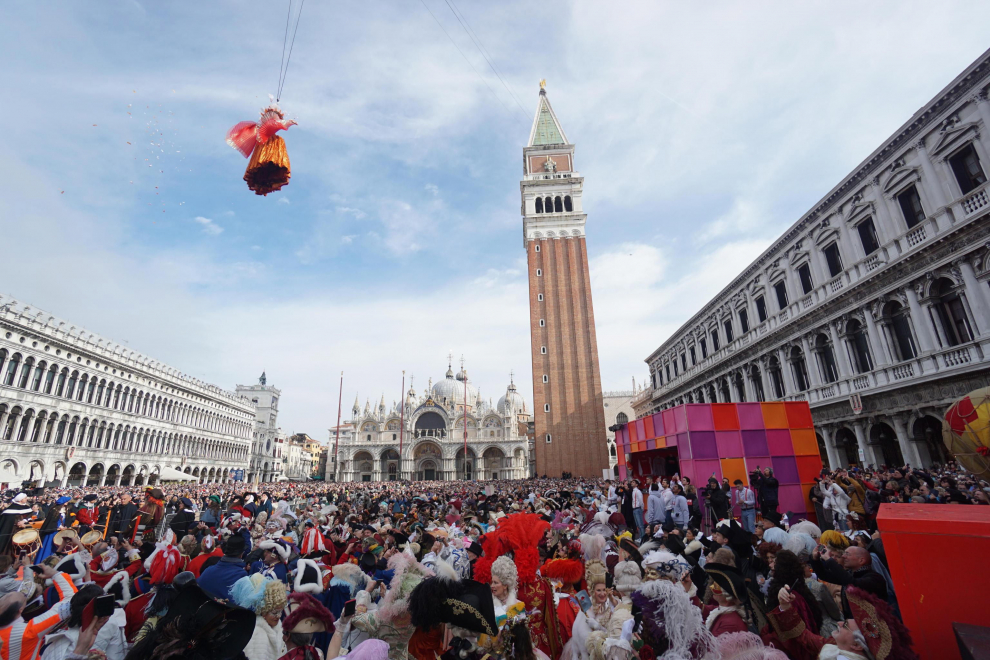 El Vuelo del Ángel en el carnaval de Venecia.