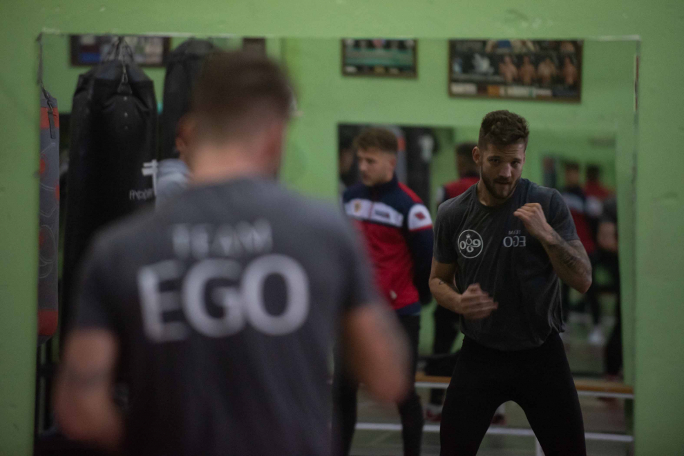 Ezequiel Gurría realiza el último entrenamiento con sparring, siendo el elegido el barcelonés Alejandro Moya, actual campeón de España de peso superligero, en el Gimnasio Serpabox de Zaragoza.