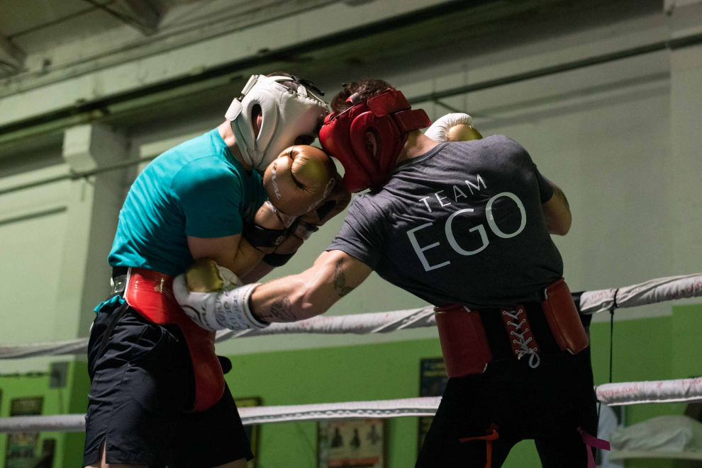 Ezequiel Gurría realiza el último entrenamiento con sparring, siendo el elegido el barcelonés Alejandro Moya, actual campeón de España de peso superligero, en el Gimnasio Serpabox de Zaragoza.