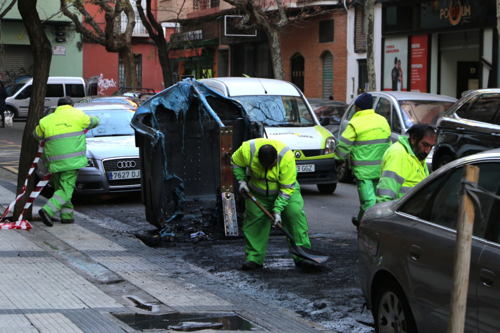 Los hechos han ocurrido entre las 4,51 y las 5,56 de la mañana de este viernes en las calles Almagro y Santander, en el paseo de Teruel y en el campus de la plaza de San Francisco. Tres coches se han visto también afectados.