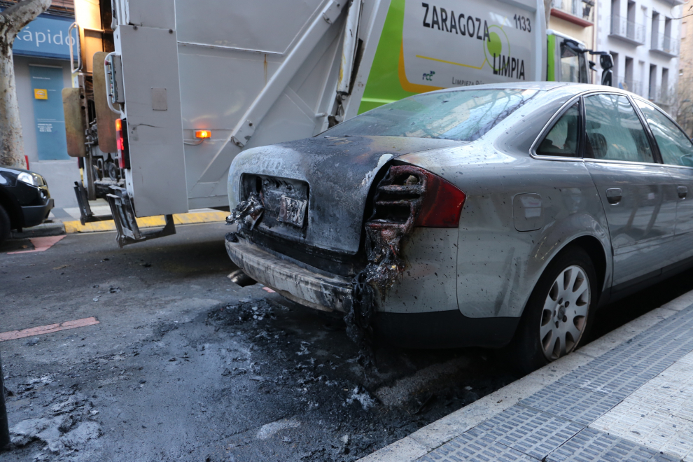 Los hechos han ocurrido entre las 4,51 y las 5,56 de la mañana de este viernes en las calles Almagro y Santander, en el paseo de Teruel y en el campus de la plaza de San Francisco. Tres coches se han visto también afectados.