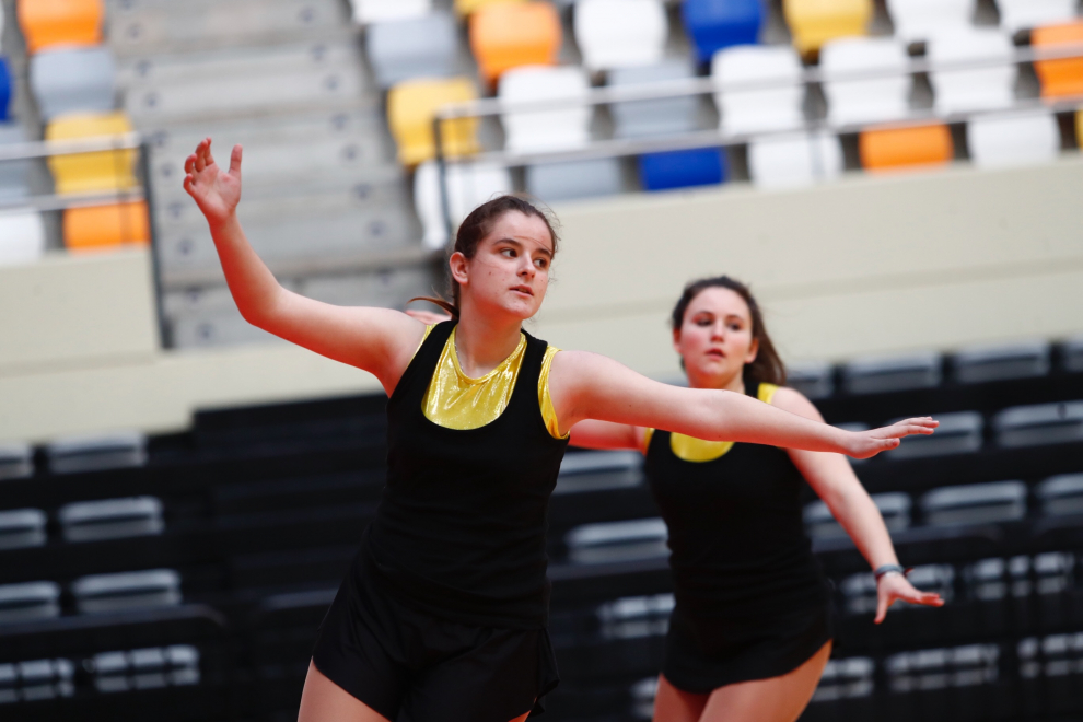 Las patinadoras entrenan este sábado por la mañana antes de competir por la tarde en el Silgo XXI.