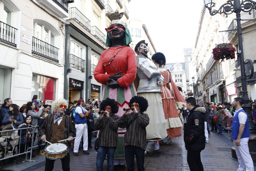 Mucho color y personajes extravagantes en el carnaval infantil de Zaragoza