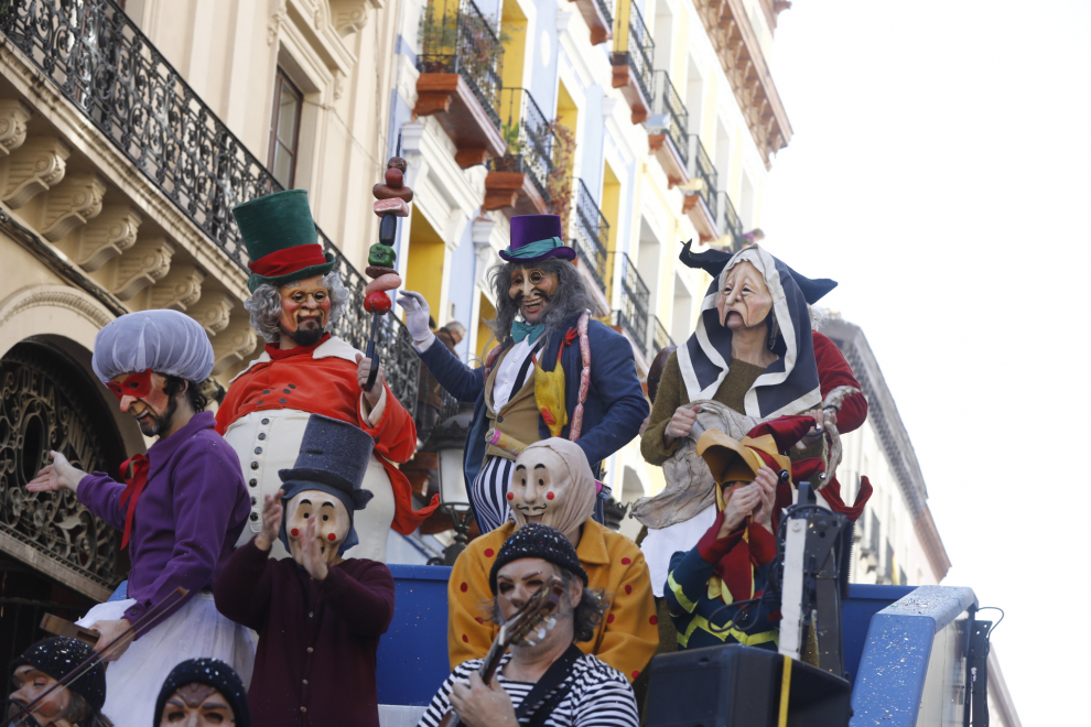 Mucho color y personajes extravagantes en el carnaval infantil de Zaragoza