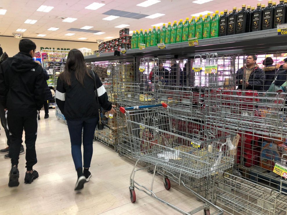 Codogno, (Italy), 23/02/2020.- Empty shelves at Esselunga supermarket as people stockpile due to the fear of the new coronavirus, in Milan, Italy, 23 February 2020. Two deaths from the novel coronavirus sparked fears throughout northern Italy as about 50,000 people were poised for a weeks-long lockdown imposed by authorities trying to halt a further increase in infections. Italy on 21 February became the first country in Europe to report the death of one of its own nationals from the virus, triggering travel restrictions on about a dozen towns where the number of people contaminated has continued to rise. (Italia) EFE/EPA/Giulia Costetti Coronavirus in Italy