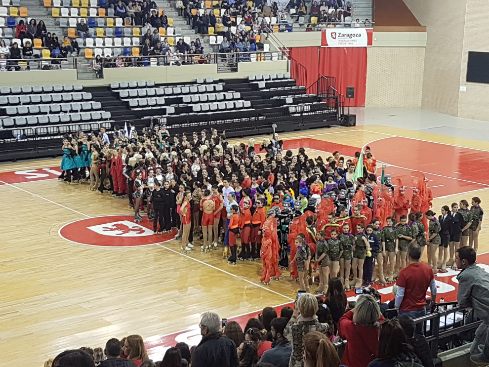 El Campeonato de Aragón de patinaje artístico de grupos show y cuarteros reunió a cientos de personas en el Siglo XXI.