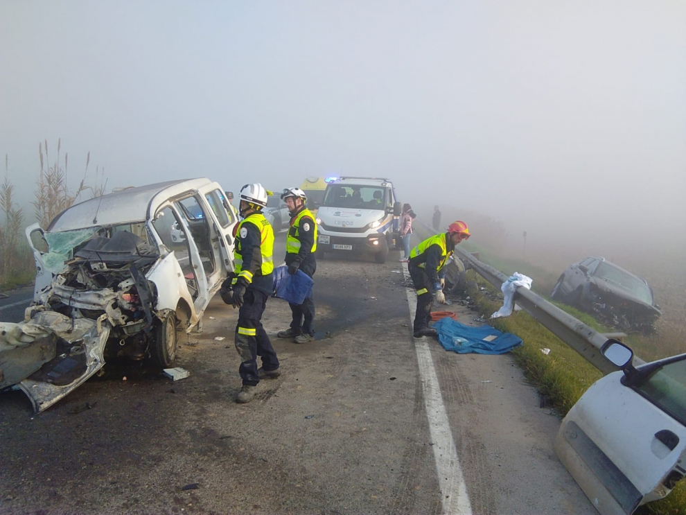 Cuatro personas han resultado heridas en un choque frontal de dos vehículos en la A-1239, en Binéfar.