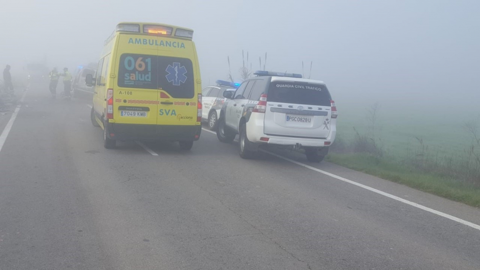 Cuatro personas han resultado heridas en un choque frontal de dos vehículos en la A-1239, en Binéfar.