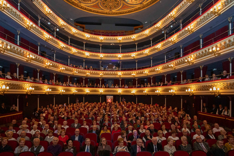Imágenes del acto de celebración de las bodas de oro en el Teatro Principal de Zaragoza.