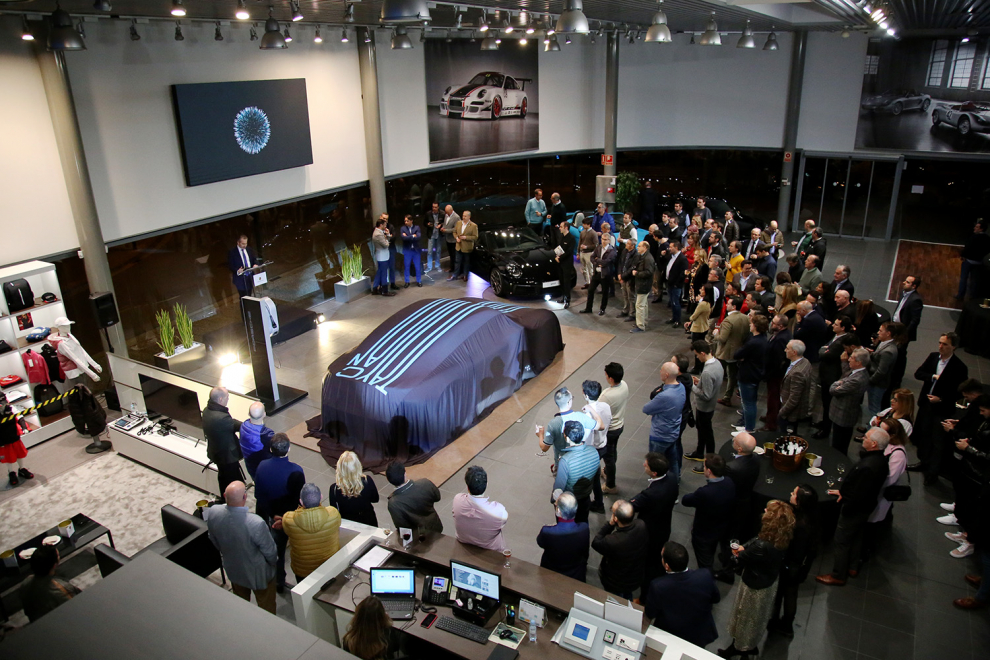 Presentación en el Centro Porsche Zaragoza del Taycan, el primer deportivo eléctrico de la marca.