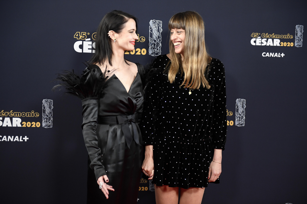 Paris (France).- Reda Kateb arrives with guest for the 45th annual Cesar awards ceremony held at the Salle Pleyel concert hall in Paris, France, 28 February 2020. (Francia) EFE/EPA/JULIEN DE ROSA *** Local Caption *** 55004934 Arrivals - Cesars 2020