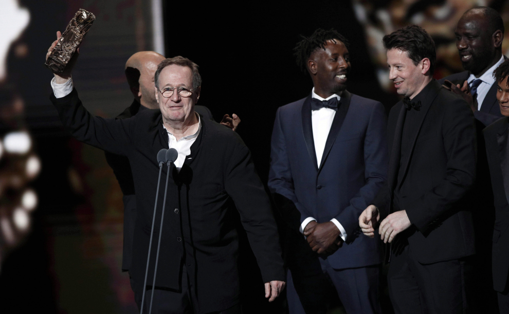 Paris (France), 28/02/2020.- (L-R) French sound engineer Olivier Goinard, French Thomas Desjonqueres, French sound engineers Raphael Mouterde and Nicolas Cantin receive the best Sound award for 'Le chat du loup' during the 45th annual Cesar awards ceremony held at the Salle Pleyel concert hall in Paris, France, 28 February 2020. (Francia) EFE/EPA/YOAN VALAT Ceremony - Cesars 2020