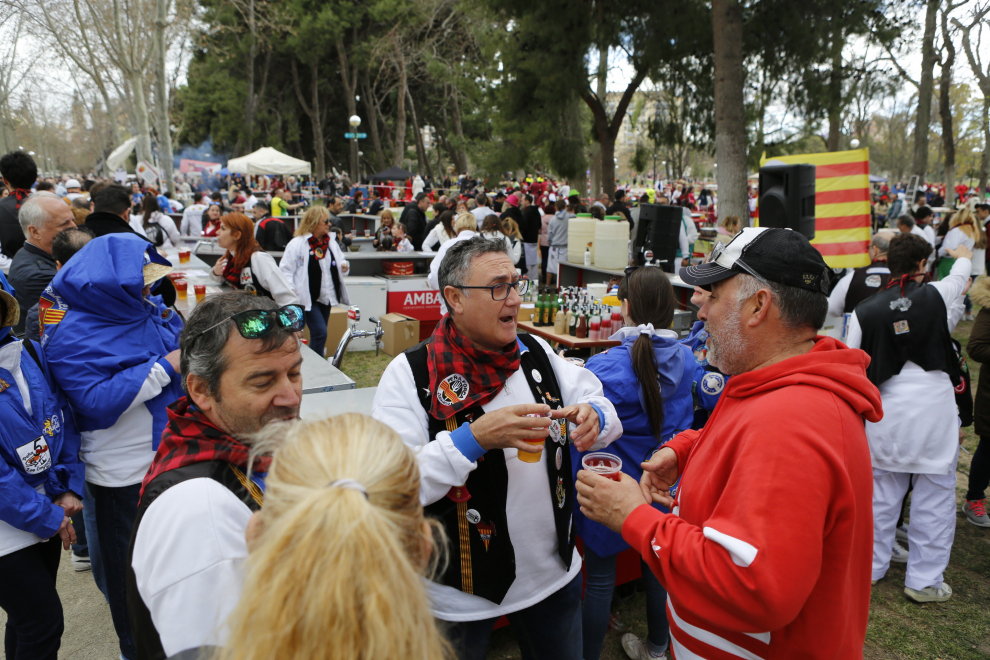 La Cincomarzada vuelve a congregar a miles de zaragozanos en el parque del Tío Jorge de Zaragoza