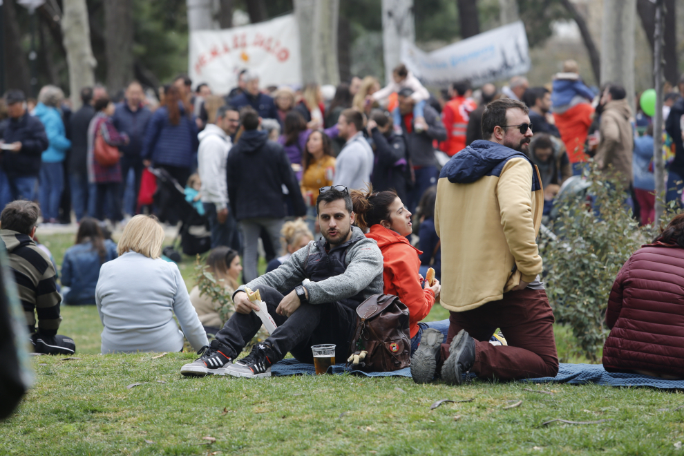 La Cincomarzada vuelve a congregar a miles de zaragozanos en el parque del Tío Jorge de Zaragoza