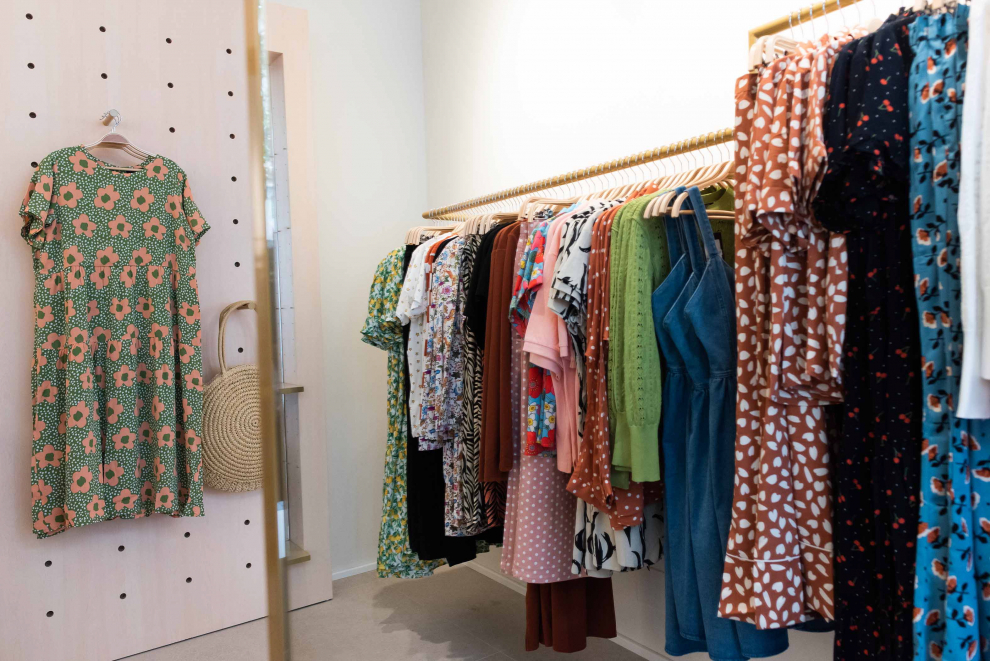 Ropa en la tienda Sommes Demodé.