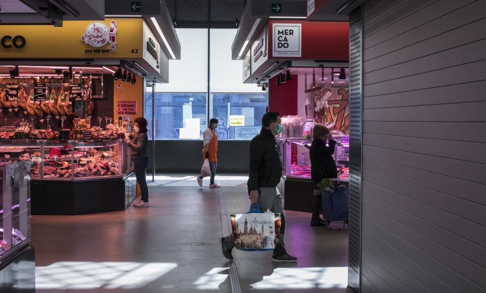 MERCADO CENTRAL DE ZARAGOZA / CORONAVIRUS / 28/03/2020 / FOTO : OLIVER DUCH [[[FOTOGRAFOS]]]