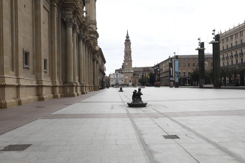 Atípica misa de Domingo de Ramos en el Pilar y calles vacías en los alrededores.