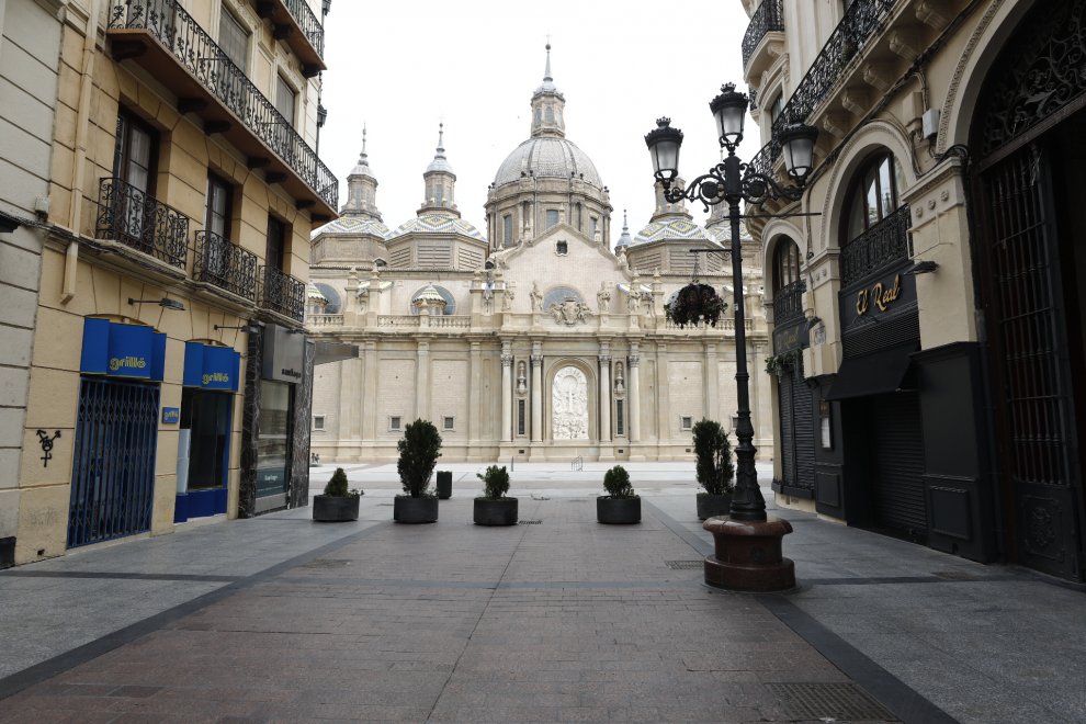 Atípica misa de Domingo de Ramos en el Pilar y calles vacías en los alrededores.