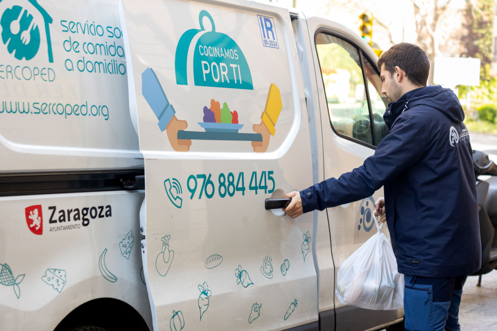 Servicio de comida a domicilio para personas mayores en Zaragoza