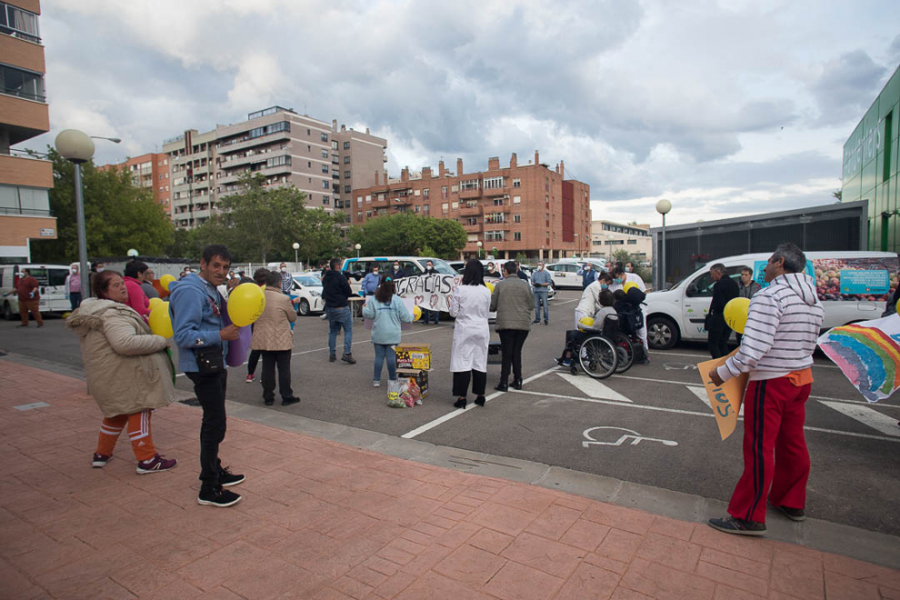 Los taxistas de Zaragoza dedican el aplauso de las 20.00 a Atades