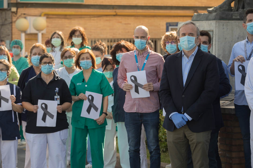 Homenaje al trabajador de la limpieza del Miguel Servet de Zaragoza fallecido por coronavirus