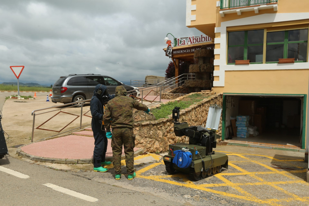 El robot militar en la residencia de Yéqueda.