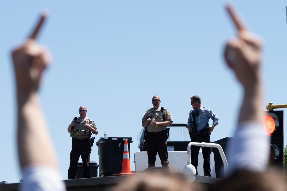 30 May 2020, US, Los Angeles: LA security members arrested a man during a protest over the death of George Floyd. Photo: David Crane/Orange County Register via ZUMA/dpa30/05/2020 ONLY FOR USE IN SPAIN [[[EP]]] 30 May 2020, US, Los Angeles: LA security members arrested a man during a protest over the death of George Floyd. Photo: David Crane/Orange County Register via ZUMA/dpa
