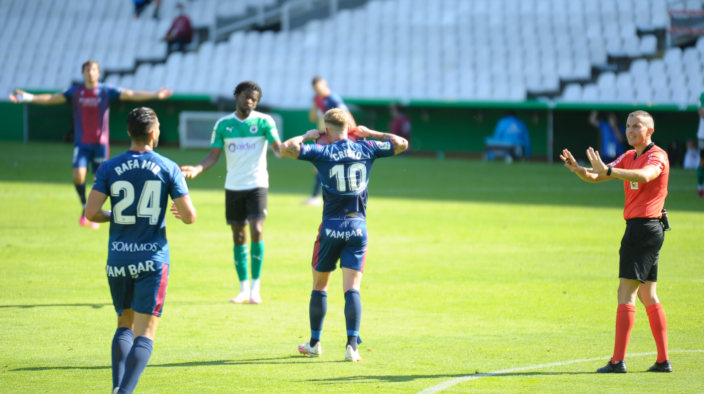 Partido del Racing de Santander contra la SD Huesca, en El Sardinero.