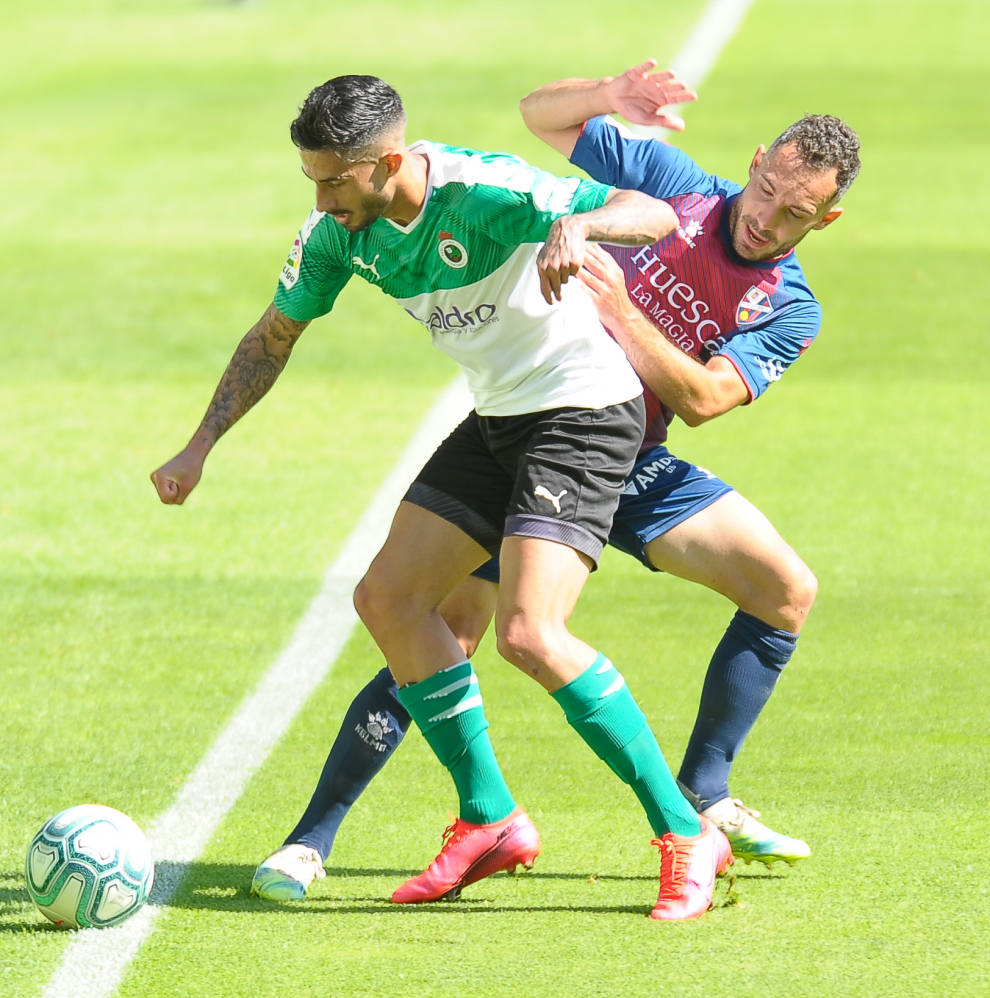 Partido del Racing de Santander contra la SD Huesca, en El Sardinero.