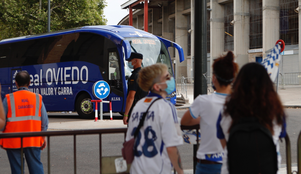 Llegada de los jugadores del Real Oviedo a La Romareda.