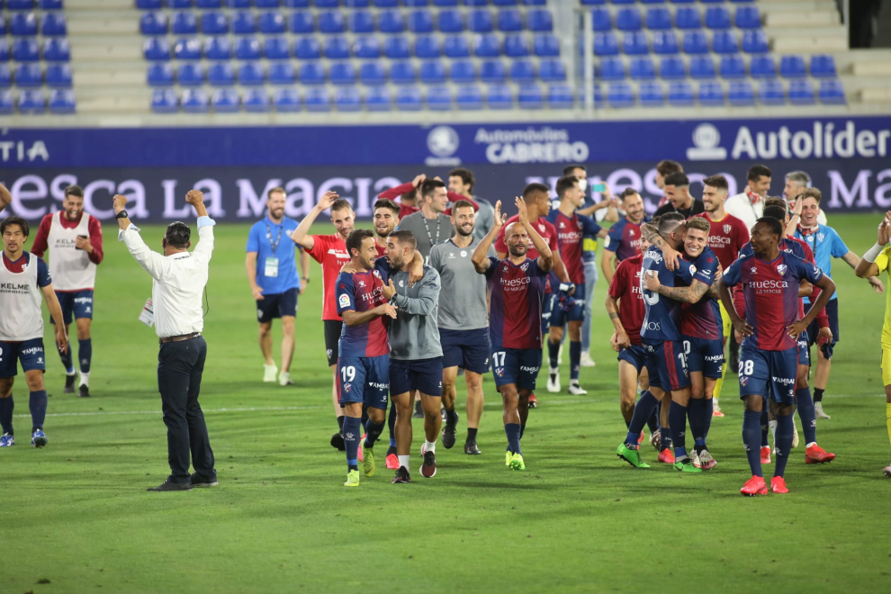 Los jugadores de la SD Huesca celebran el ascenso a Primera.