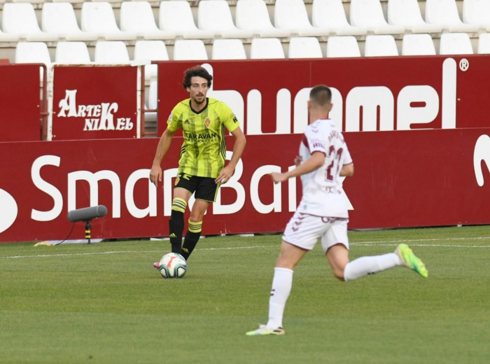 Imágenes del partido disputado este viernes por el Real Zaragoza en el Estadio Carlos Belmonte de Albacete.
