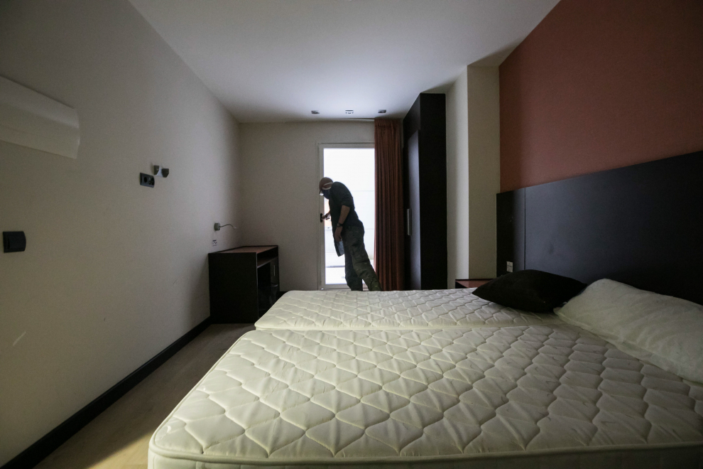 La Sareb ha iniciado el proceso judicial para desalojar a las personas sin techo que desde hace casi tres meses viven en el hotel San Valero.