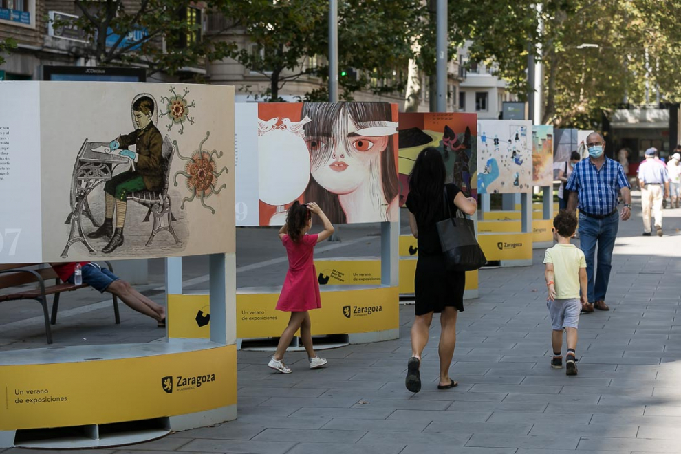 La Gran Vía de Zaragoza se ha convertido este jueves en una sala de exposiciones al aire libre para albergar la particular visión de 40 artistas locales sobre el confinamiento