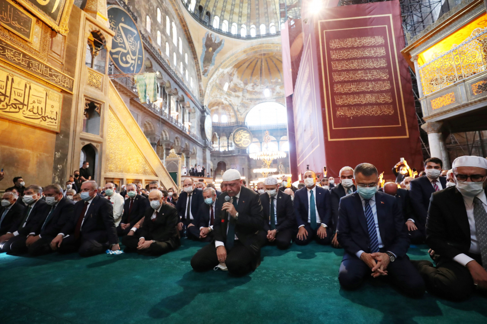 Turkey's President Tayyip Erdogan attends Friday prayers at Hagia Sophia Grand Mosque, for the first time after it was once again declared a mosque after 86 years, in Istanbul, Turkey, July 24, 2020. Murat Cetinmuhurdar/PPO/Handout via REUTERS THIS IMAGE HAS BEEN SUPPLIED BY A THIRD PARTY. NO RESALES. NO ARCHIVES. [[[REUTERS VOCENTO]]] TURKEY-HAGIASOPHIA/
