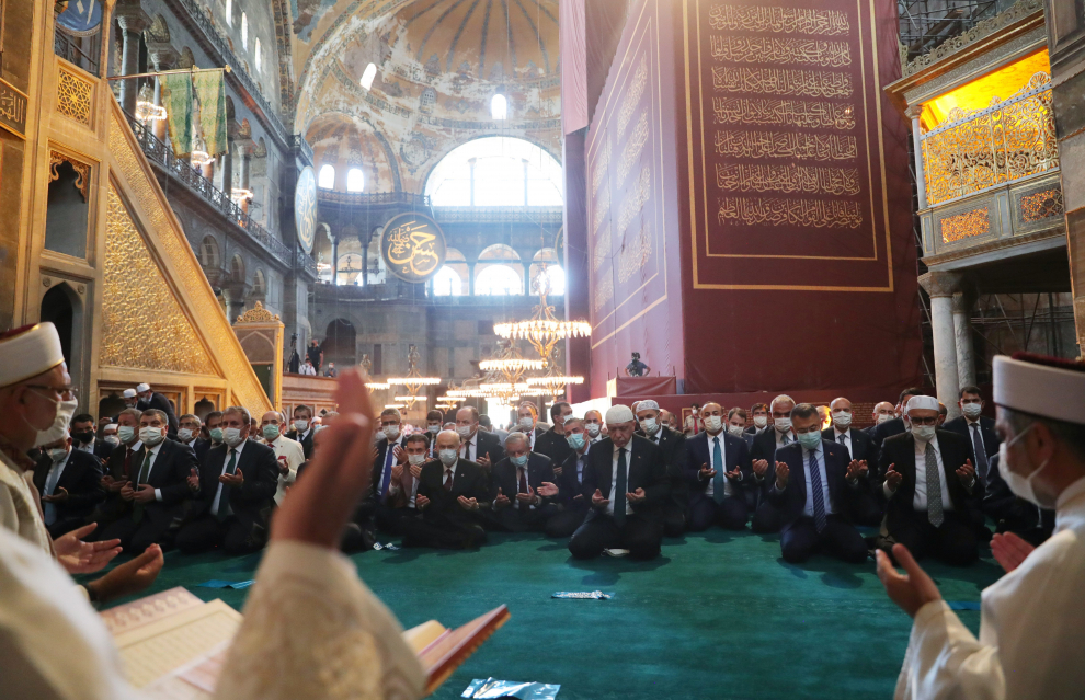 Turkey's President Tayyip Erdogan attends Friday prayers at Hagia Sophia Grand Mosque, for the first time after it was once again declared a mosque after 86 years, in Istanbul, Turkey, July 24, 2020. Murat Cetinmuhurdar/PPO/Handout via REUTERS THIS IMAGE HAS BEEN SUPPLIED BY A THIRD PARTY. NO RESALES. NO ARCHIVES. [[[REUTERS VOCENTO]]] TURKEY-HAGIASOPHIA/