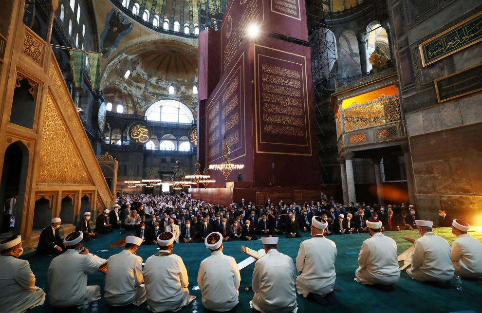 Turkey's President Tayyip Erdogan attends Friday prayers at Hagia Sophia Grand Mosque, for the first time after it was once again declared a mosque after 86 years, in Istanbul, Turkey, July 24, 2020. Murat Cetinmuhurdar/PPO/Handout via REUTERS THIS IMAGE HAS BEEN SUPPLIED BY A THIRD PARTY. NO RESALES. NO ARCHIVES. [[[REUTERS VOCENTO]]] TURKEY-HAGIASOPHIA/