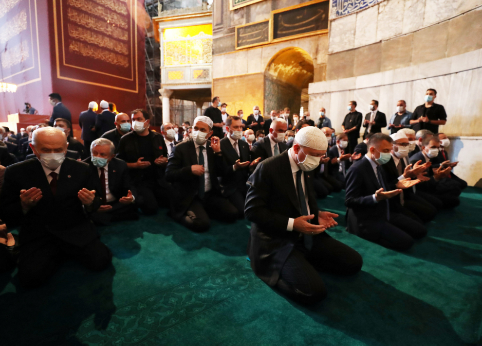 Turkey's President Tayyip Erdogan attends Friday prayers at Hagia Sophia Grand Mosque, for the first time after it was once again declared a mosque after 86 years, in Istanbul, Turkey, July 24, 2020. Murat Cetinmuhurdar/PPO/Handout via REUTERS THIS IMAGE HAS BEEN SUPPLIED BY A THIRD PARTY. NO RESALES. NO ARCHIVES. [[[REUTERS VOCENTO]]] TURKEY-HAGIASOPHIA/