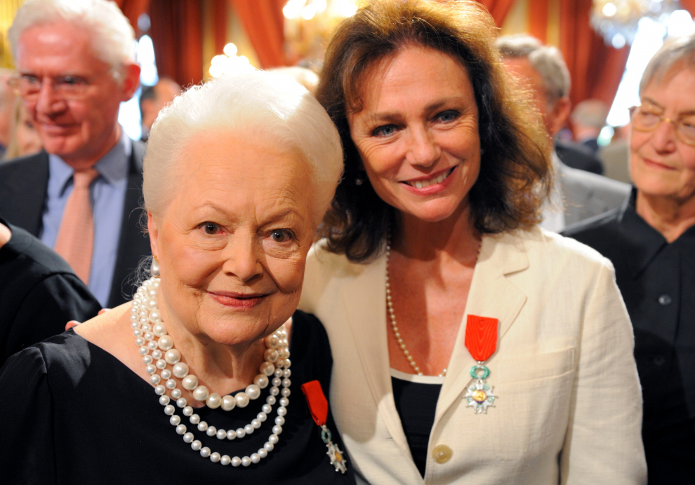 FILE PHOTO: Actresses Jacqueline Bisset (R) and Olivia de Havilland pose together after they were awarded with the Legion d'honneur during a ceremony at the Elysee Palace, September 9, 2010.  REUTERS/Philippe Wojazer/File Photo [[[REUTERS VOCENTO]]] PEOPLE-HAVILLAND/